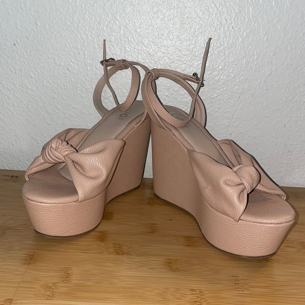 Cute Beige Platforms!